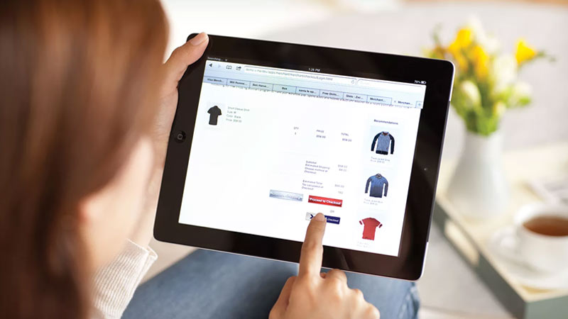 Mujer utilizando una tablet