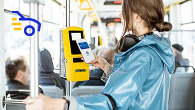 transporte-400x225 Mujer pagando el transporte público con su celular